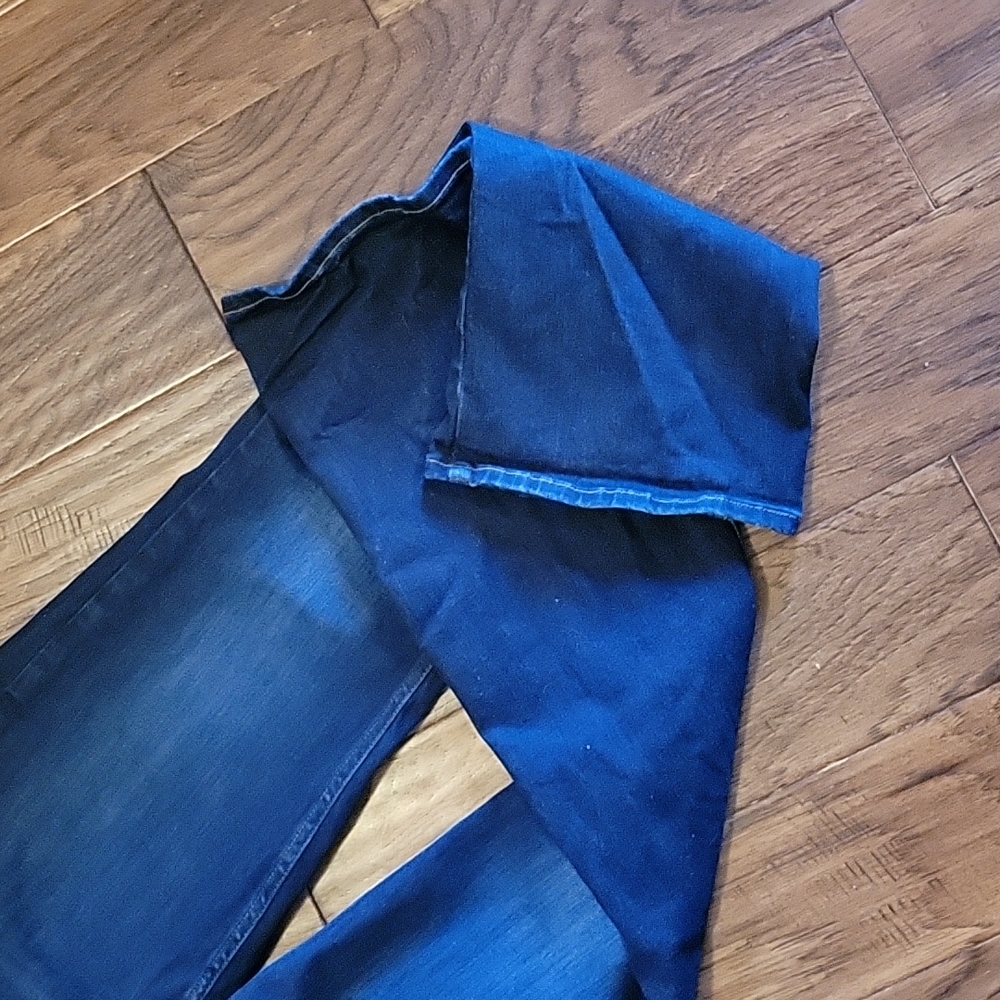Silver Jeans - Picture 3 of 9